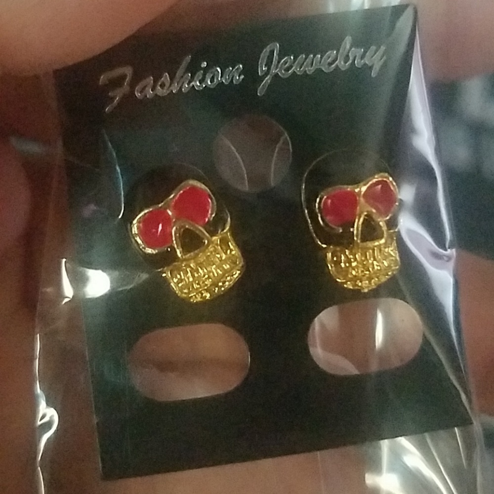 Black skull earrings